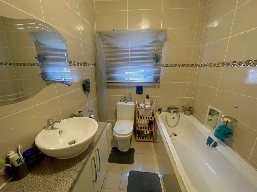 4 Bedroom Property for Sale in Waterval East North West